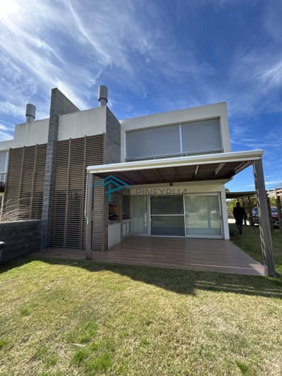 Casa en Alquiler en Silente, 3 dormitorios, todos los amenities del complejo.