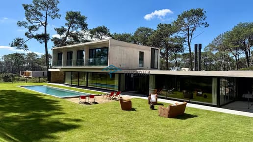 Importante casa moderna de 4 suites y servicio en Reserva Montoya, La Barra