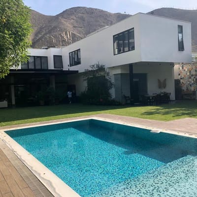 Vendo casa de m con amplio jardn y piscina en Rinconada Baja La Molina