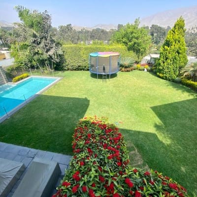 ESPECTACULAR CASA EN LA ERA ETAPA LA PLANICIE