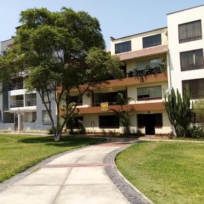 Vendo lindo departamento en condominio vista a parque m Valle Hermoso Surco