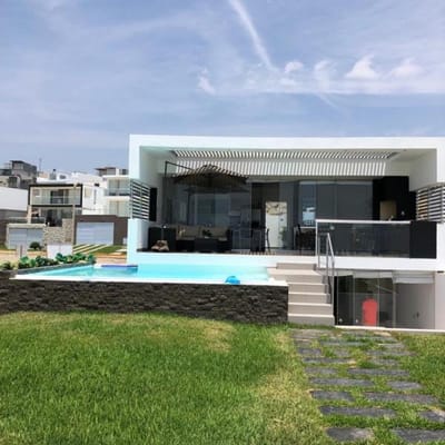 Vendo linda casa en exclusiva playa Las Palmeras km  Panamericana Sur