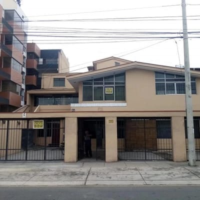 Vendo casa excelente ubicacin Canaval Moreyra S Isidro AT  m Fte m