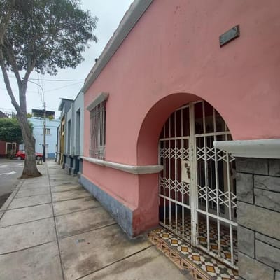 Vendo casa en calle Huscar de quincha adobe y techos altos US