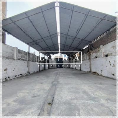Alquilo LocalAlmacn de m en el distrito de Brea