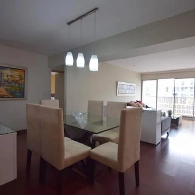 Alquilo moderno departamento de m a  en San Isidro