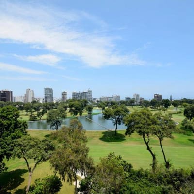Departamentos de lujo de m frente al Golf San Isidro  Arq Fort Brescia