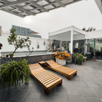 VendoAlquilo Penthouse de m fondo a parque San Isidro  Arq Mario Lara