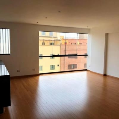 Vendo departamento de m con terraza amplia en zona tranquila de Miraflores