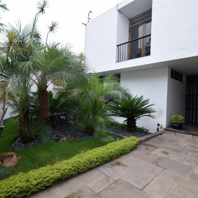 Vendo acogedora casa de m a pasos del Golf San Isidro  SIVT