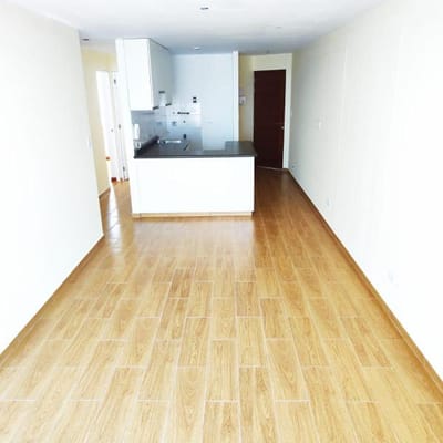 Vendo departamento de m  dormitorios cerca a parques Miraflores