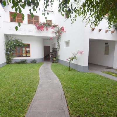 Vendo casas como terreno total de m  Los Cedros cerca al Golf San Isidro