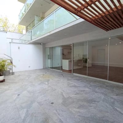 Vendo departamento de  dormitorios y terraza con salida a parque San Isidro