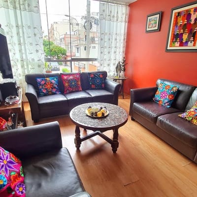 VENTA DPTO DE  m FRENTE A PARQUE  HABITACIONES  PISO