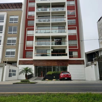 LINDO DEPARTAMENTO FRENTE A PARQUE AV BOULEVARD SAN BORJA