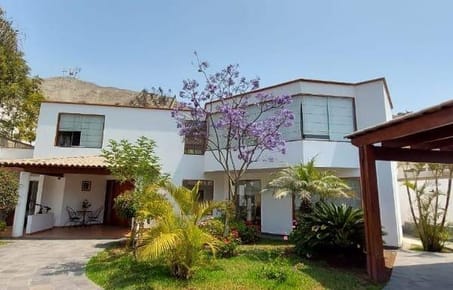HERMOSA CASA EN VENTA  LA PLANICIE LA MOLINA