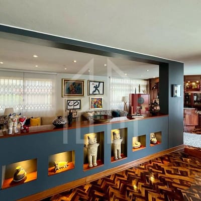Casa con Linda Arquitectura Super Ubicacin en Esquina  San Borja