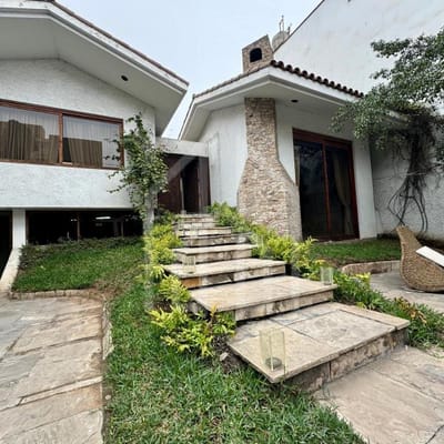 Excelente Casa en Venta con Linda Arquitectura en Corpac