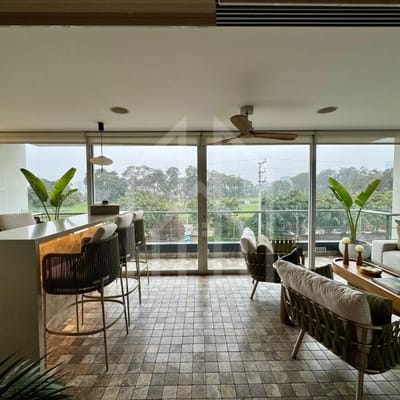 Exclusivo Flat Lujoso en Venta  Totalmente Remodelado con Vista al Golf