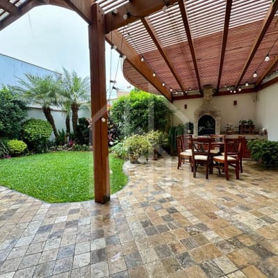 Linda Casa Totalmente Remodelada Frente de ml  Corpac