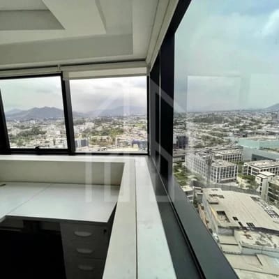Ocasin Oficina Edificio OMEGA con  cocheras paralelas y  depsitos