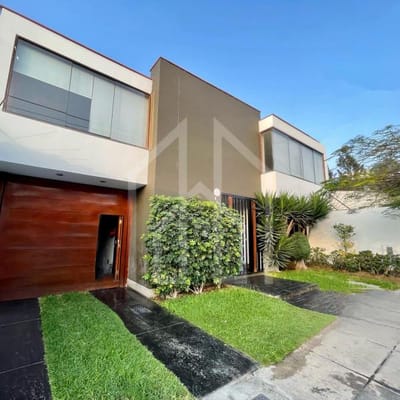 Casa Espaciosa en La Aurora en Venta  Totalmente Remodelada