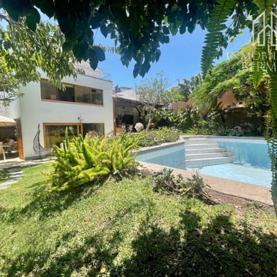 Espectacular Casa en Desniveles en Venta con Piscina y Jardn