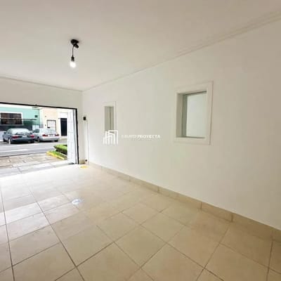 Local Comercial   mts Puerta a Calle