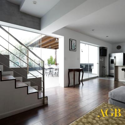 Venta San Isidro  m   Cocheras      Oficina  Estreno