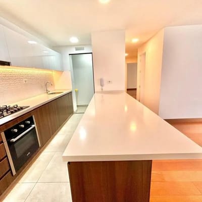 Venta de departamento en  Miraflores Primer piso tres dormitorio con cochera