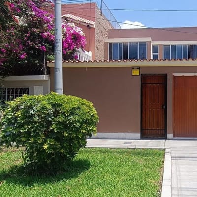 CASA EN VENTA  CENTRO DE ICA   m