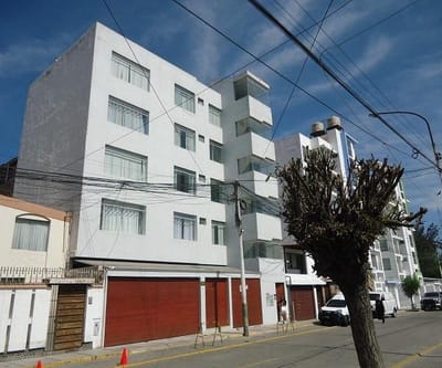 ALQUILO LOCALES EN CENTRO FINANCIERO LA NEGRITA  AREQUIPA