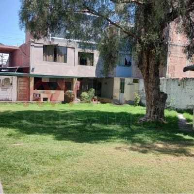 En venta casa y terreno comercial en el distrito de Bustamante y Rivero