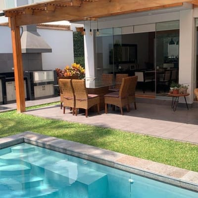 CASA EN SOL DE LA MOLINA CON PISCINA Y JARDIN