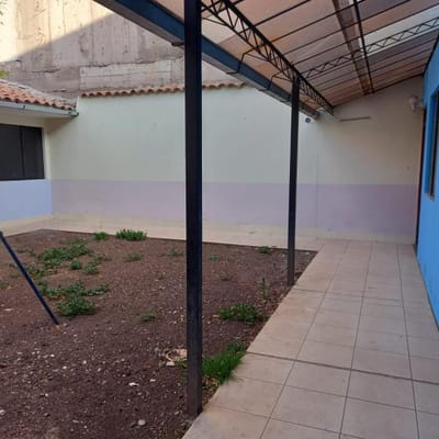 Vendo casa frente a parque