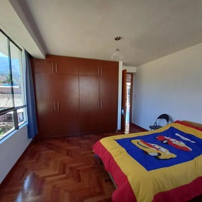 Alquilo casa en zona exclusiva
