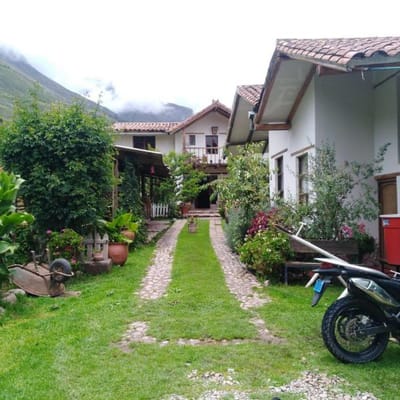 HERMOSA CASA Y BUNGALOWS COMO TERRENO EN EL CORAZN DEL VALLE SAGRADOURUBAMBA