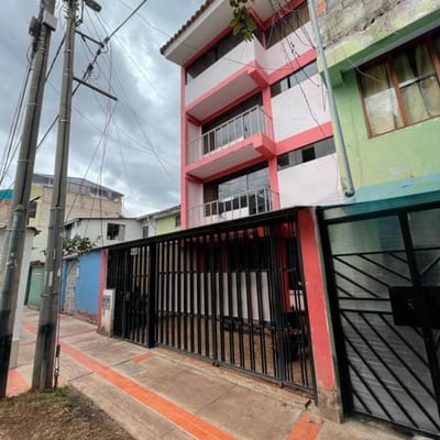 Alquiler De Casa En Marcavalle Frente Al Parque
