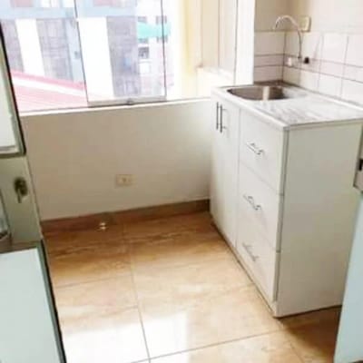 Alquilo oficina en edificio comercial frente a emergencia de ESSALUD