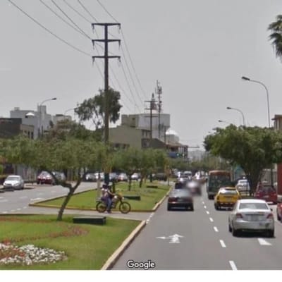ALQUILO AMPLIA CASA DE  PISOS EN ZONA COMERCIAL DE CHACARILLA PARA ACONDICIONAR