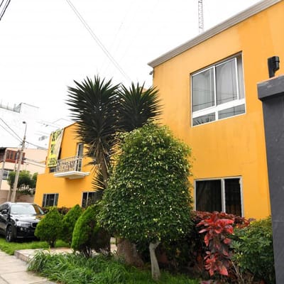CASA EN ESQUINA CERCA A MALECON