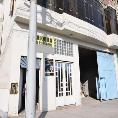 AMPLIO LOCAL COMERCIAL EN AV GERARDO UNGER