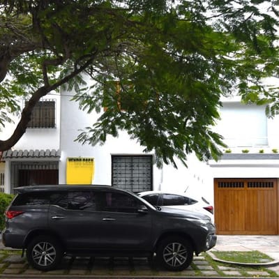 PRECIOSA CASA EN EXCLUSIVA ZONA DEL OLIVAR