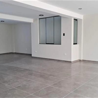 ALQUILO OFICINA ESTRENO EN DO PISO CERCA AL MALL PLAZA  CAYMA