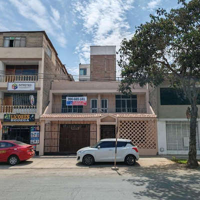 PROPIEDAD USO COMERCIAL PRIMERA DE PRO LOS OLIVOS