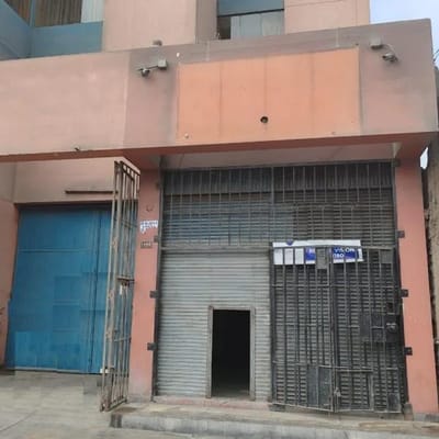 LOCAL COMERCIAL AV COLONIAL CDRA CERCADO DE LIMA