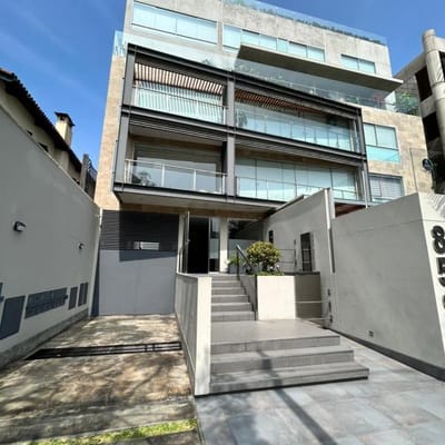 VENTA DE COCHERA EN SAN ISIDRO