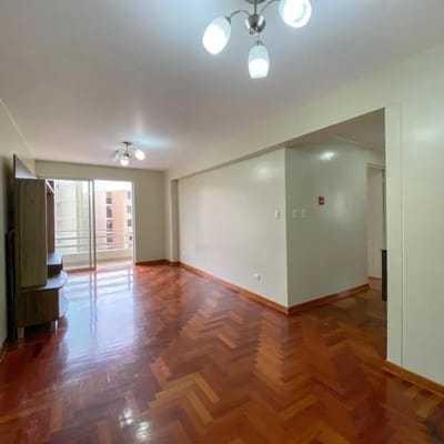 En venta lindo y acogedor departamento Piso  con ascensor en Condominio Surco