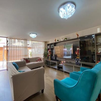 Gran oportunidad venta de linda casa de  pisos en San Borja