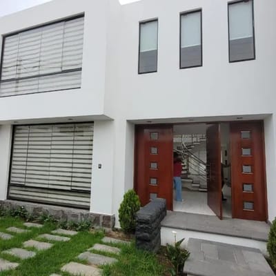 SE ALQUILA MODERNA RESIDENCIA EN CHALLAPAMPA TRADICIONAL